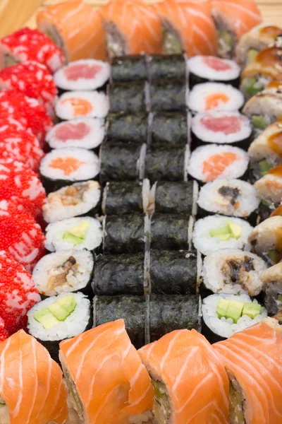 Суши-роллы из блюд — стоковое фото