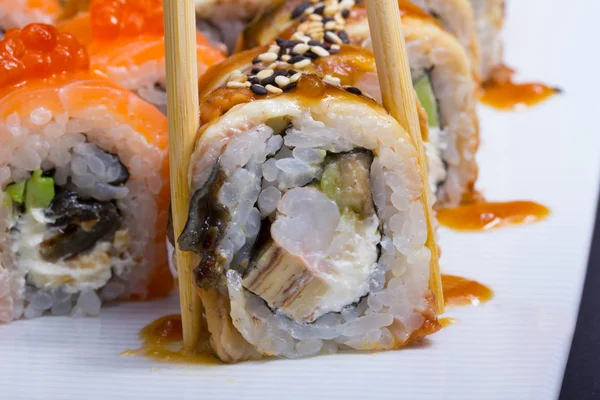 Rollo de sushi canadiense —  Fotos de Stock
