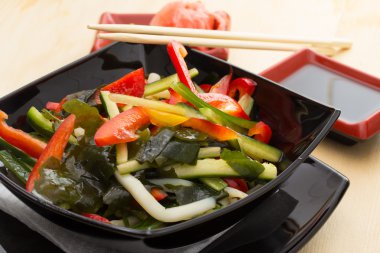 Deniz mahsullü salata