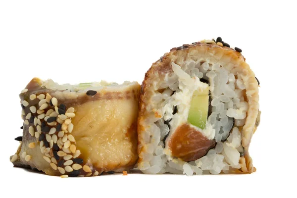 Rollo de sushi de anguila aislado sobre fondo blanco — Foto de Stock