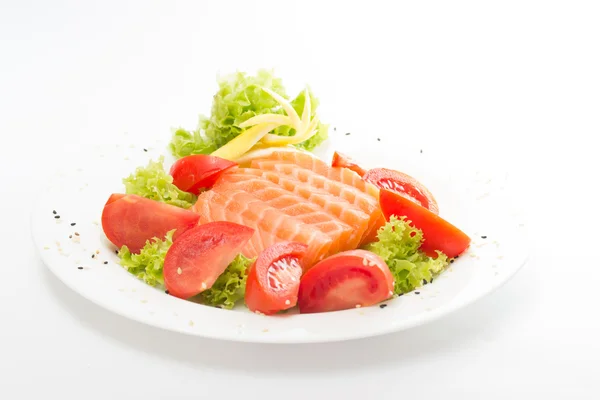 Filé de salmão cru em paus com verduras — Fotografia de Stock