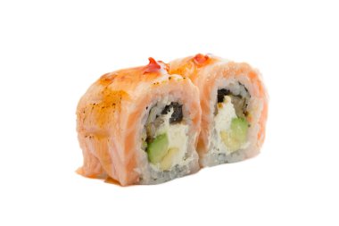 İzole üzerinde beyaz arka plan somon suşi rulo