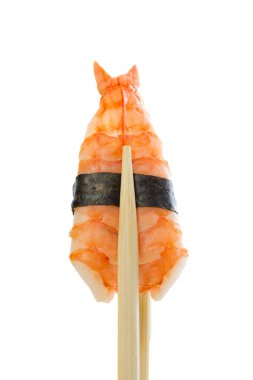 Beyaz arka plan üzerinde izole karides suşi nigiri