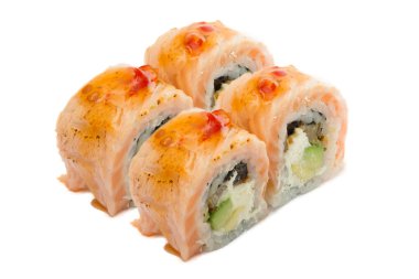 İzole üzerinde beyaz arka plan somon suşi rulo