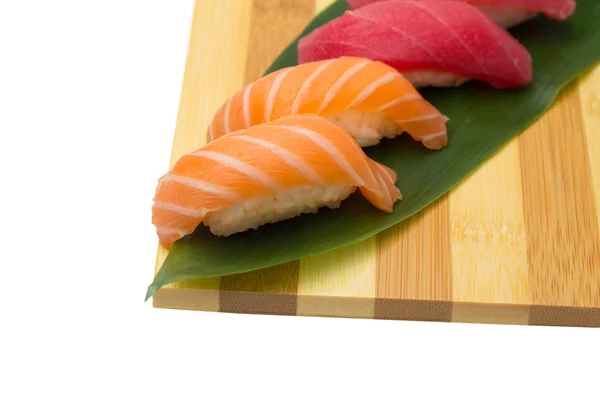 Sushi nigiri di salmone e tonno — Foto Stock