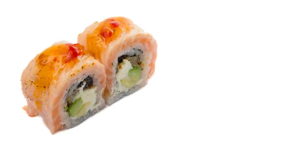 Rotoli di sushi di salmone isolati su sfondo bianco — Foto Stock
