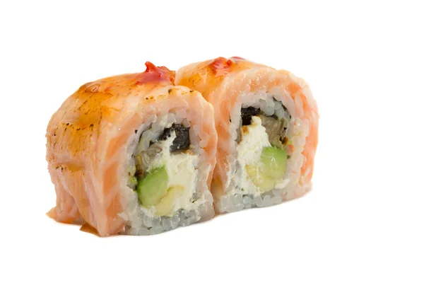 Rolos de sushi de salmão isolados em fundo branco — Fotografia de Stock