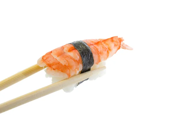 Garnalen sushi nigiri geïsoleerd op witte achtergrond — Stockfoto