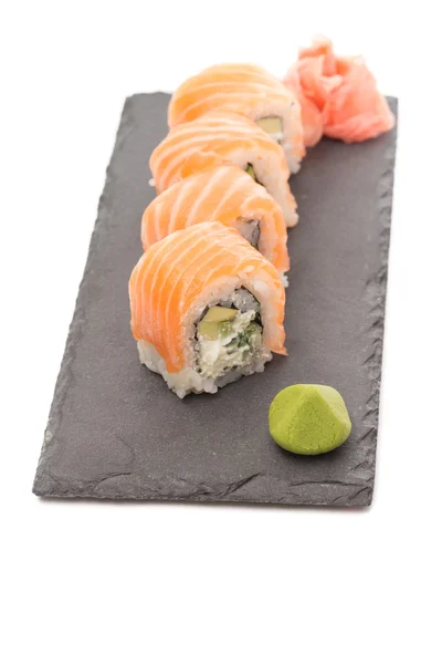 Sushi roll isolato su sfondo bianco — Foto Stock