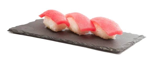 Nigiri sushi tuńczyka na białym tle — Zdjęcie stockowe