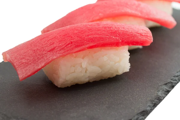 Thon sushi nigiri isolé — Photo