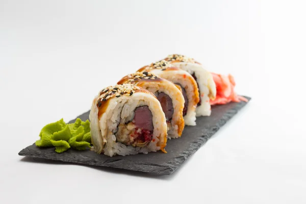 Sushi roll izolowane na białym tle — Zdjęcie stockowe