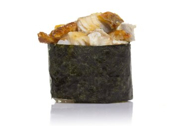 Suşi beyaz arkaplanda izole edildi