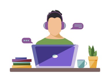 Evde kal. Kulaklıklı genç bir adam uzaktan bilgisayarda çalışıyor. Koronavirüs virüsü yüzünden karantina süresi. İnternetten eğitim alıyorum. İnternet üzerinden ailenizle bağlantı kurun. 