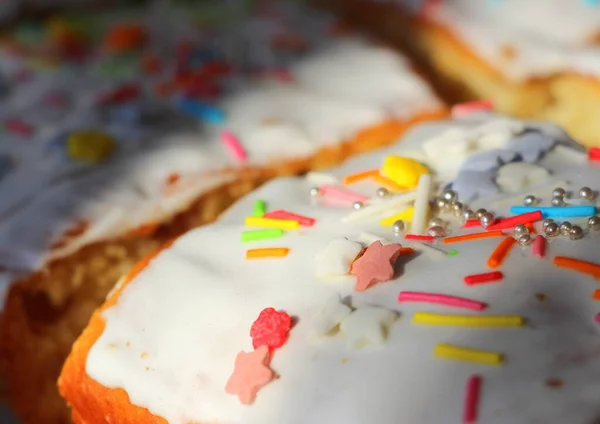 White Sugar Icing Easter Cake Close — стоковое фото