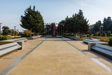 Bakü, Azerbaycan - 13 Kasım 2019: Bakü Türk Şehitleri Anıtı. I. Dünya Savaşı 'nda Azerbaycan' da öldürülen Osmanlı askerlerine adanmış bir anıt.