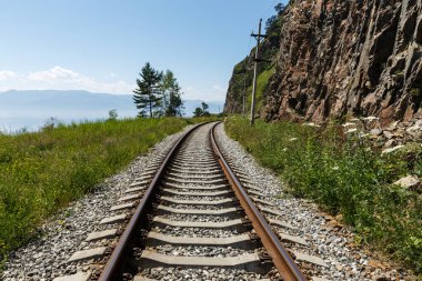 Circum-Baykal Demiryolu. Baykal Gölü kıyısından geçen demiryolu. Rusya