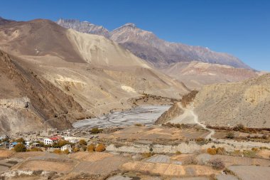 Kagbeni köyü ve Kali Gandaki nehri. Mustang Bölgesi, Nepal