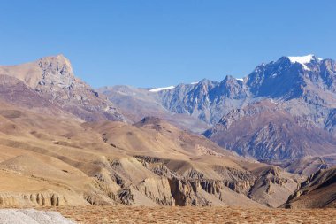 Jhong Khola Nehri ve Yakwakang Dağı. Mustang Bölgesi, Nepal