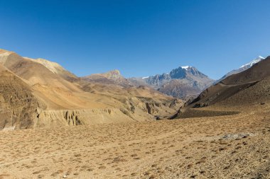 Jhong Khola Nehri ve Yakwakang Dağı. Mustang Bölgesi, Nepal