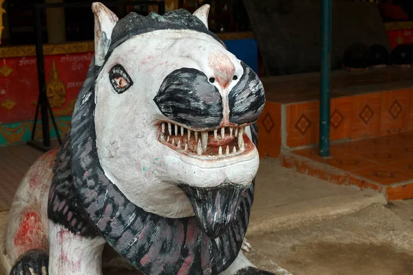 老挝万象省潘朴通 2018年12月9日 神秘的动物雕像 狮头在佛寺 潘朴腾村 — 图库照片