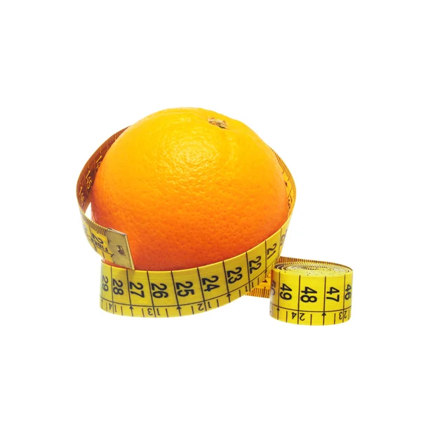 Régime alimentaire, une orange avec ruban à mesurer — Photo