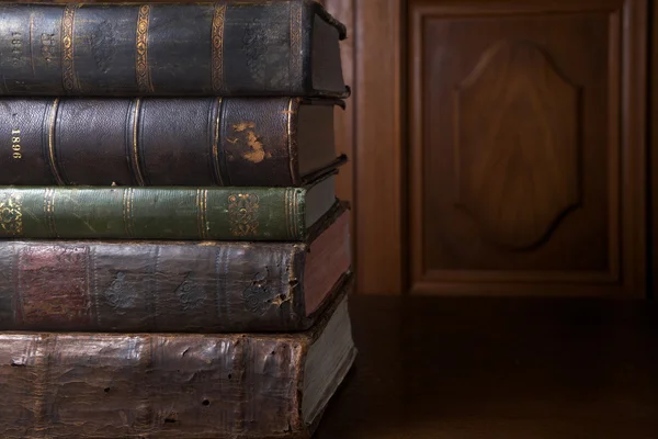 Pile de vieux livres — Photo