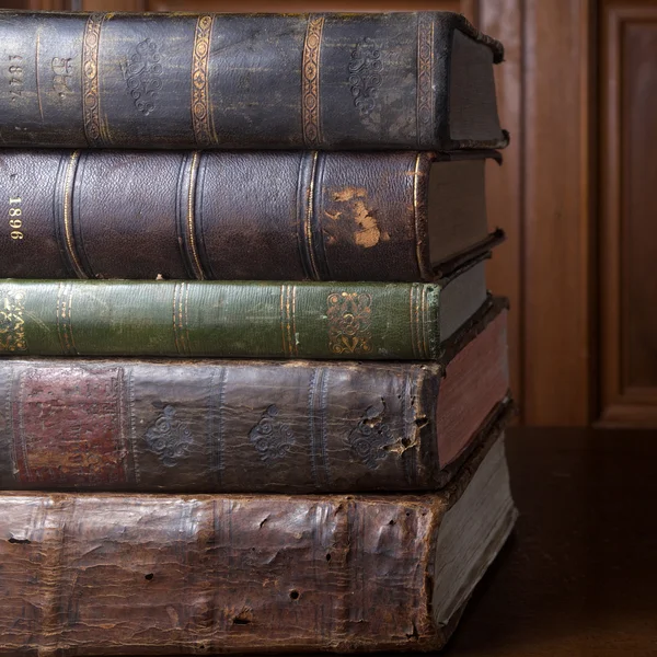 Pile de vieux livres — Photo