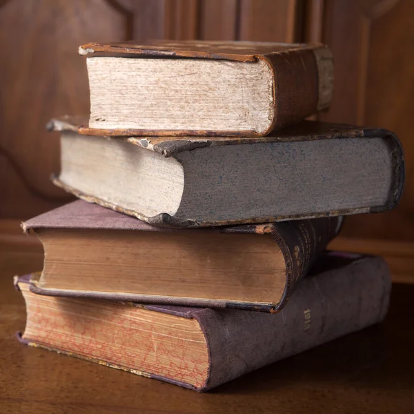 Stapel oude boeken — Stockfoto