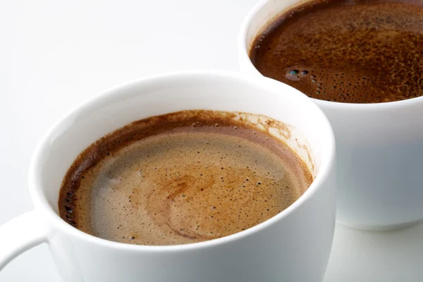 Чашки кофе на белом фоне — стоковое фото