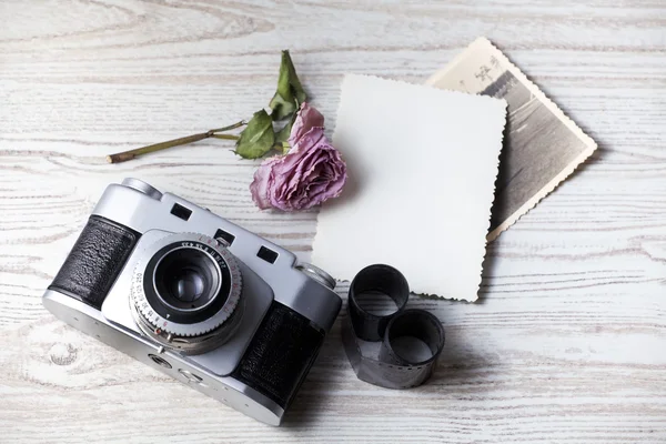 eski kamera ve eski fotoğraf albümü, eski anıları