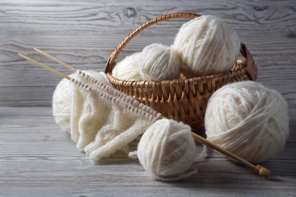 Ball of yarn and knitting on a wooden table — Stock Photo, Image