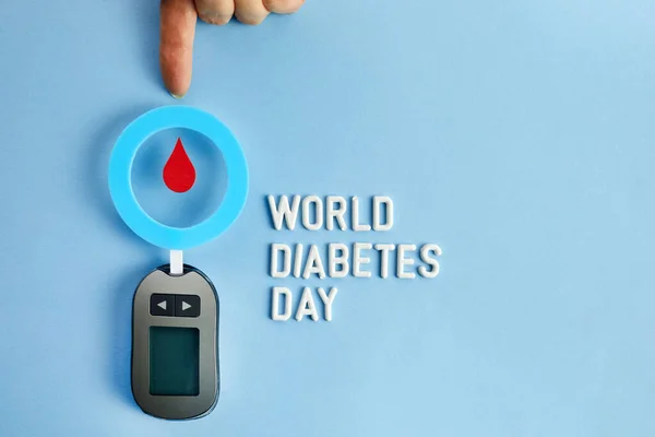World diabetes day concept. Red blood drop in circle with Blood glucose test strip and Glucose meter. Top view — Stock Photo, Image