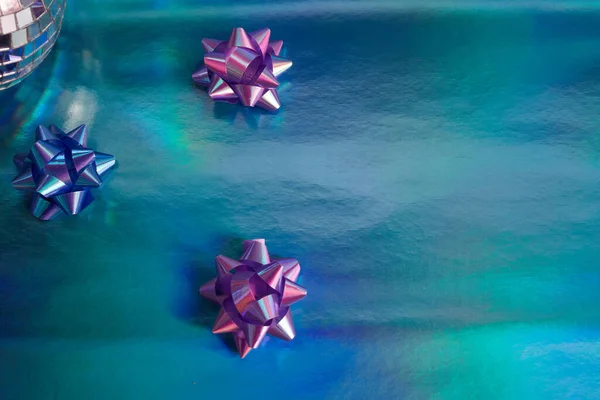 Boże Narodzenie neon oświetlenie tło z gwiazdami. Tło holograficzne — Zdjęcie stockowe