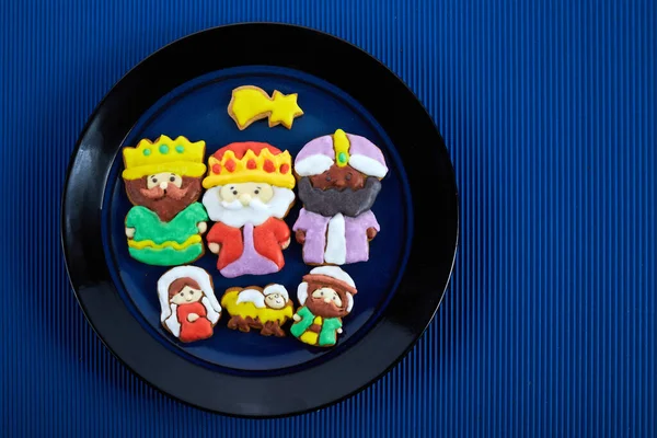 Happy Epiiphany day. Homemade cookies in the shape of the three wise men and Holy family. — Stockfoto