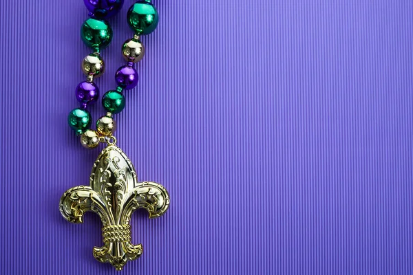 Frame of green, gold, and purple Mardi Gras beads with Fleur de lis — Fotografia de Stock