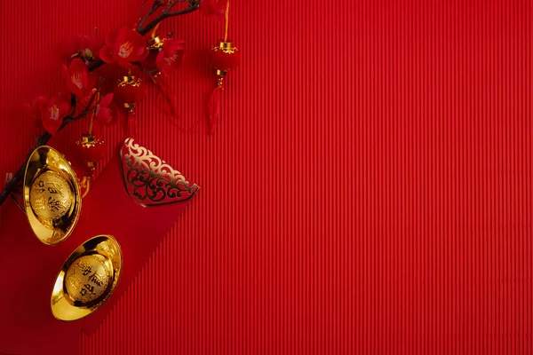 Chinese New Year background with sakura branch and lanterns. Coins with New Year wishes of joy and prosperity. — Stockfoto