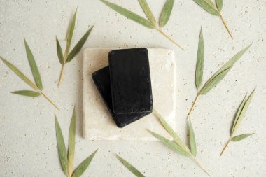 Kömür bambu sabunu travertin taş kürsüde