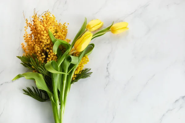 Frame with yellow tulips flowers. Flat lay — Stock Photo, Image