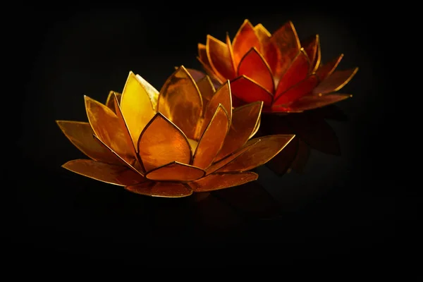 Joyeux Vesak Day Buddha Purnima Arrière-plan. Bougies pendant la célébration de la journée Vesak. — Photo