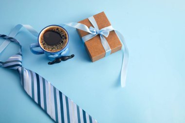 Bir fincan kahveyle Babalar Günün kutlu olsun.