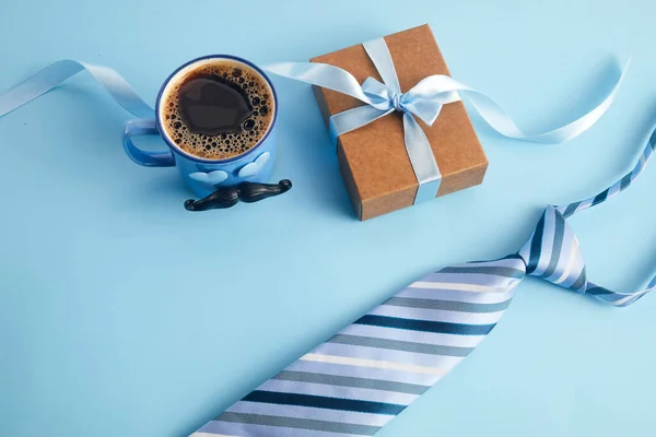 Iscrizione Happy Fathers Day con una tazza di caffè — Foto Stock