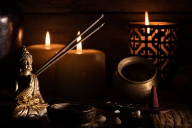 image with energy stones and aromatic candles to meditate, in silence, in the temple