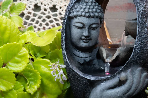 Statue Bouddha Image Sur Autel Avec Des Bougies Des Plantes — Photo