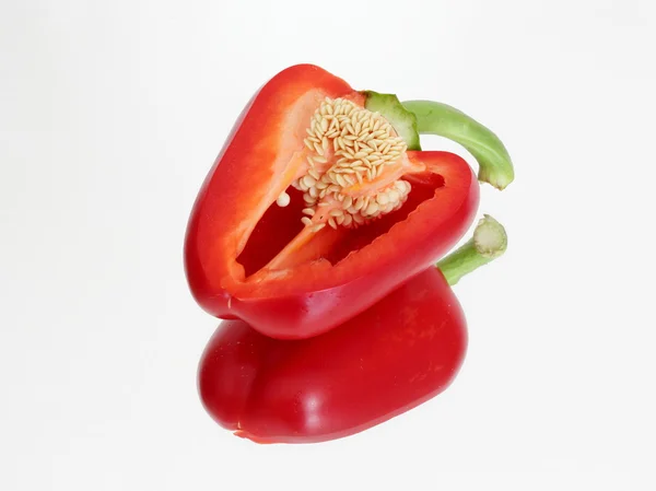 Paprika řez na zrcadlo — Stock fotografie