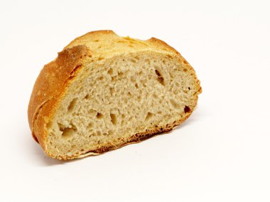 Beyaz arkaplanda dilimlenmiş ekmek