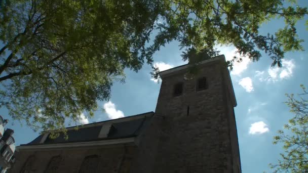 Utsidan av en tyska kyrkan — Stockvideo