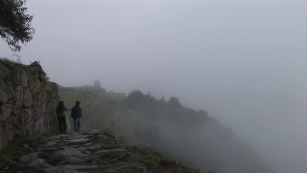 Toeristen in de machu picchu — Stockvideo