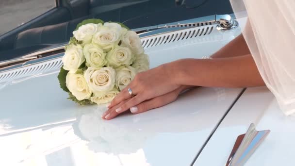 新娘手和花束 — 图库视频影像