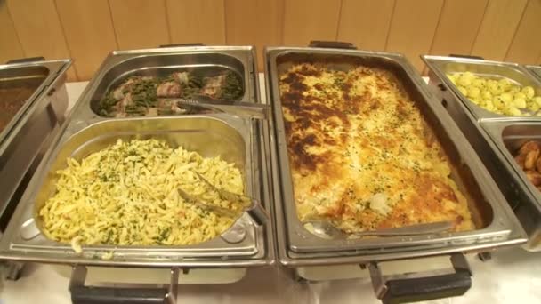 Batata e legumes no buffet — Vídeo de Stock